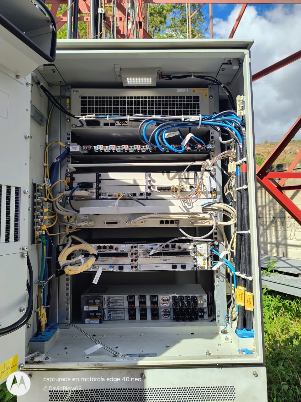 Gabinete de equipos RAN 5G instalado por MT.NET